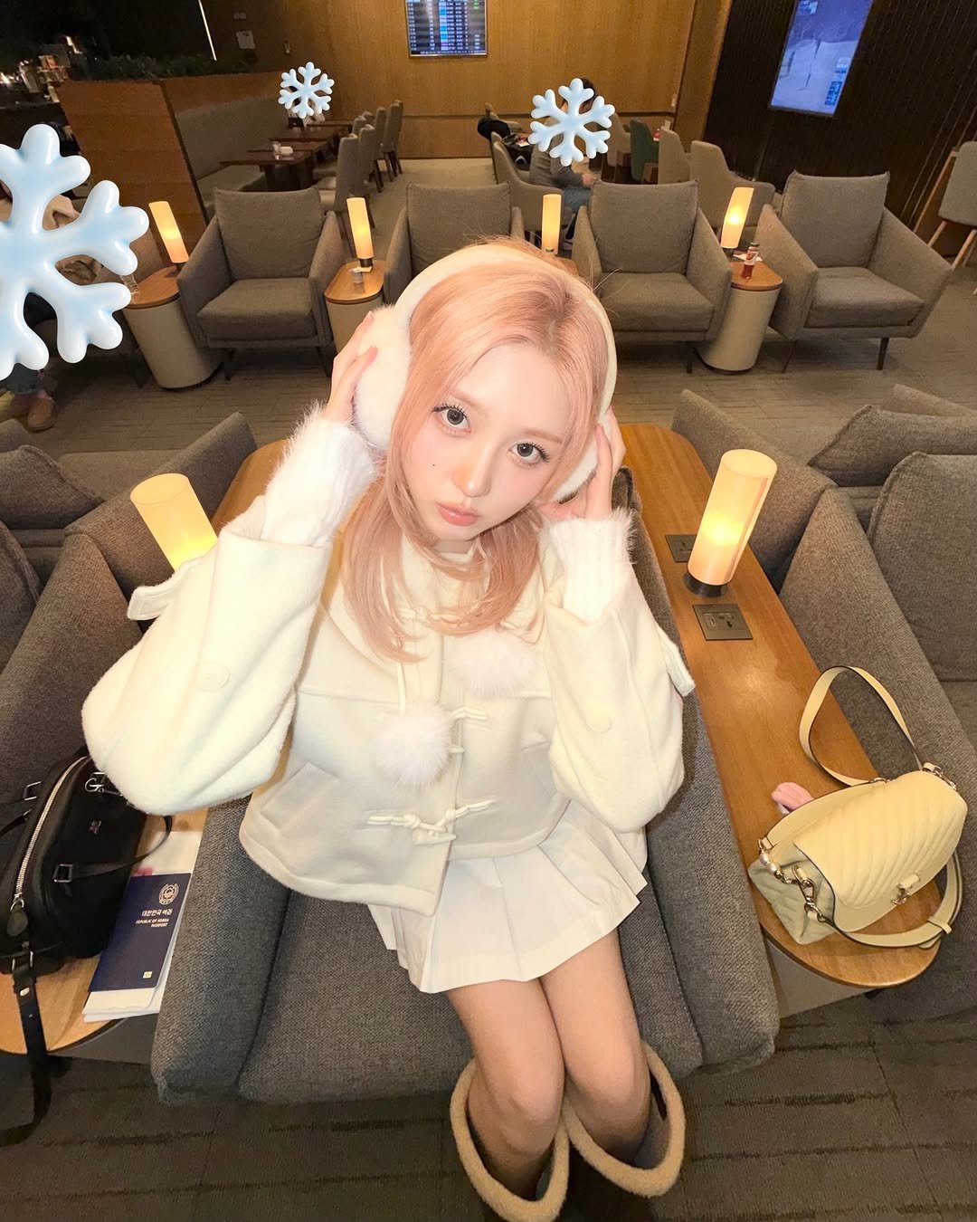 Photo by 가을 GAEUL on December 14, 2025. May be an image of one or more people, hair, duffle coat, parka and text.