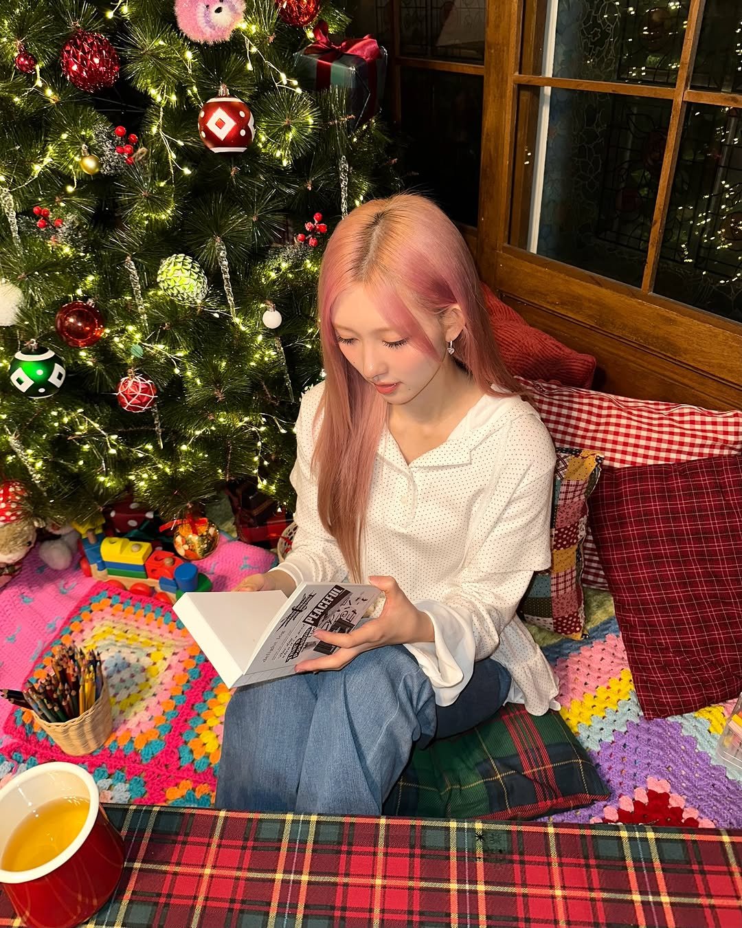 Photo by 가을 GAEUL on December 10, 2025. May be an image of christmas tree and text.