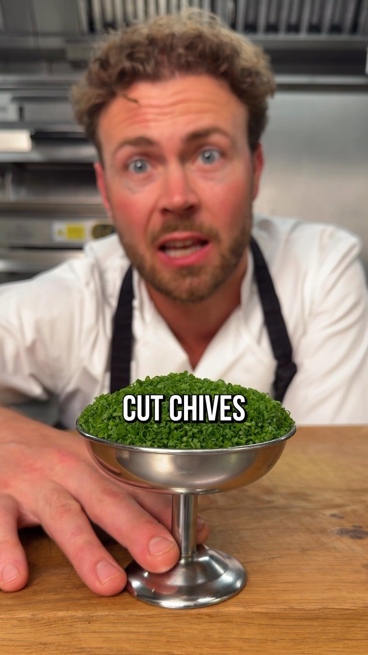fallowchefs 게시물 이미지: Learn how to cut chives like a chef 🔪