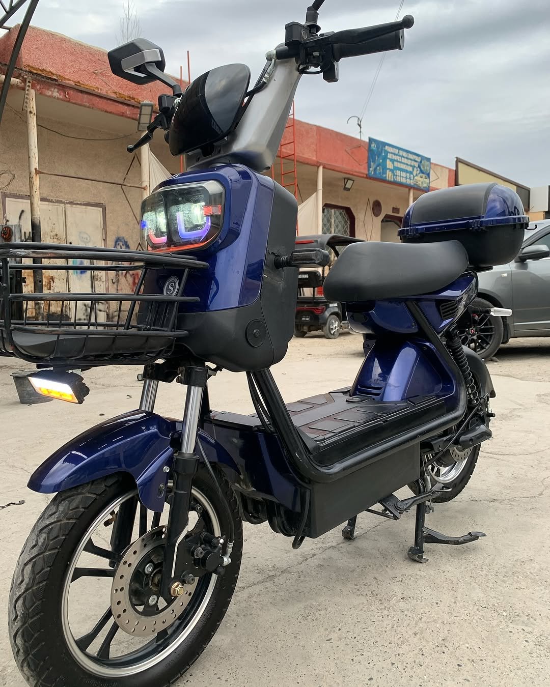 Photo shared by ADMIN👤 @asadceeekl7 on September 18, 2025 tagging @skuter_abzorchi. May be an image of motorcycle, scooter and text.