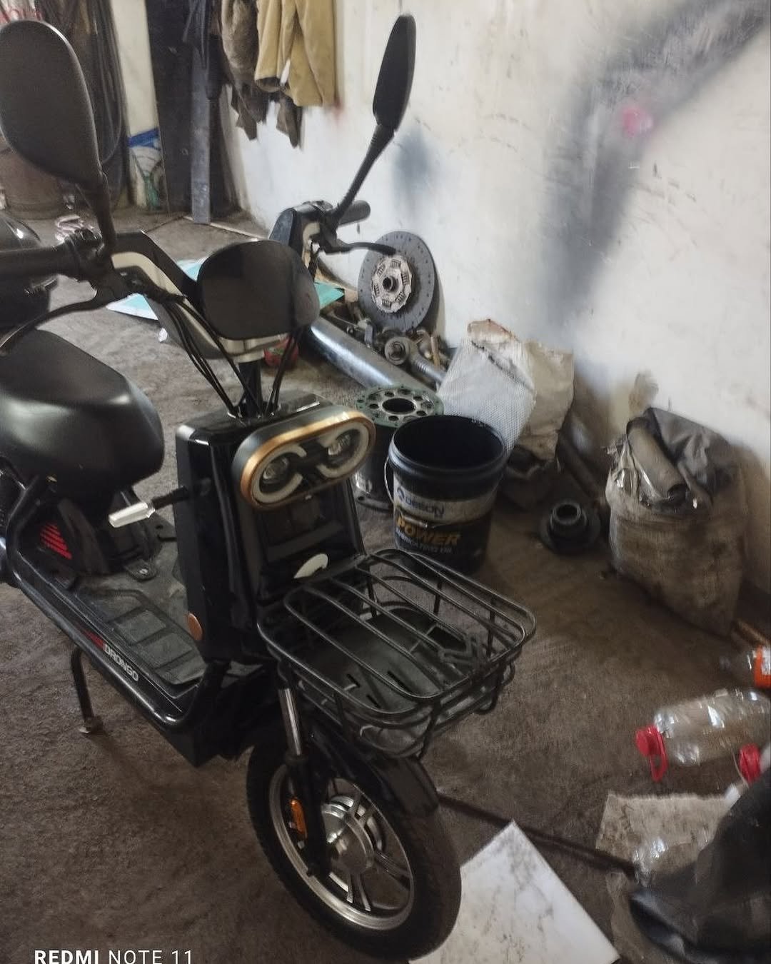 Photo by ADMIN👤 @asadceeekl7 on September 19, 2025. May be an image of scooter and text that says 'DRONSO REDMI NOTE1 REDMLNOTF11 O TE 11'.