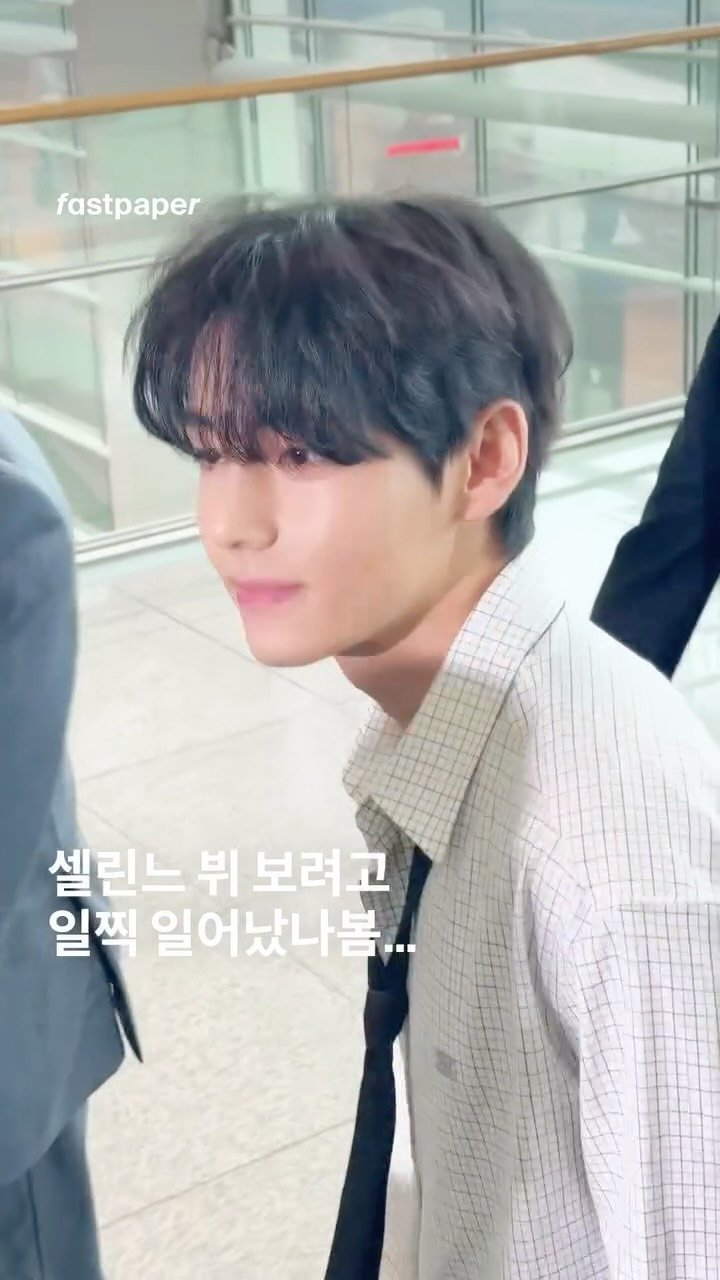 fastpapermag 게시물 이미지: 셔츠 타이 김태형 좋다🤭

셀린느 2026 봄, 여름 컬렉션 쇼 참석 차 파리로...
