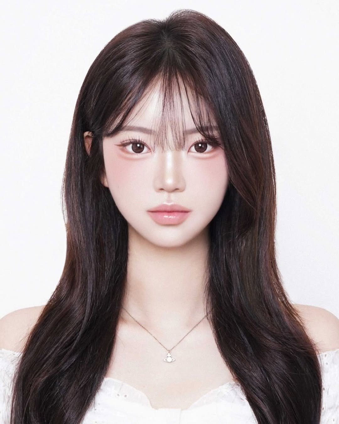 Photo by Fave in 압구정 with @yvobe_official, and @lis1anthus.x. May be an image of one or more people, bangs and text.