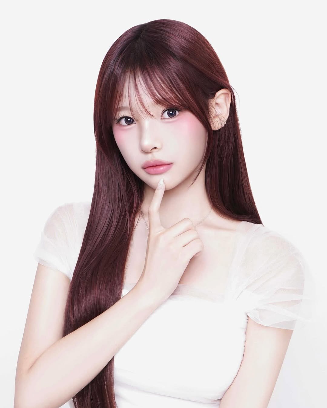 Photo by Fave in 성수 with @novvoey, and @yvobe_official. May be an image of one or more people, hair and text.