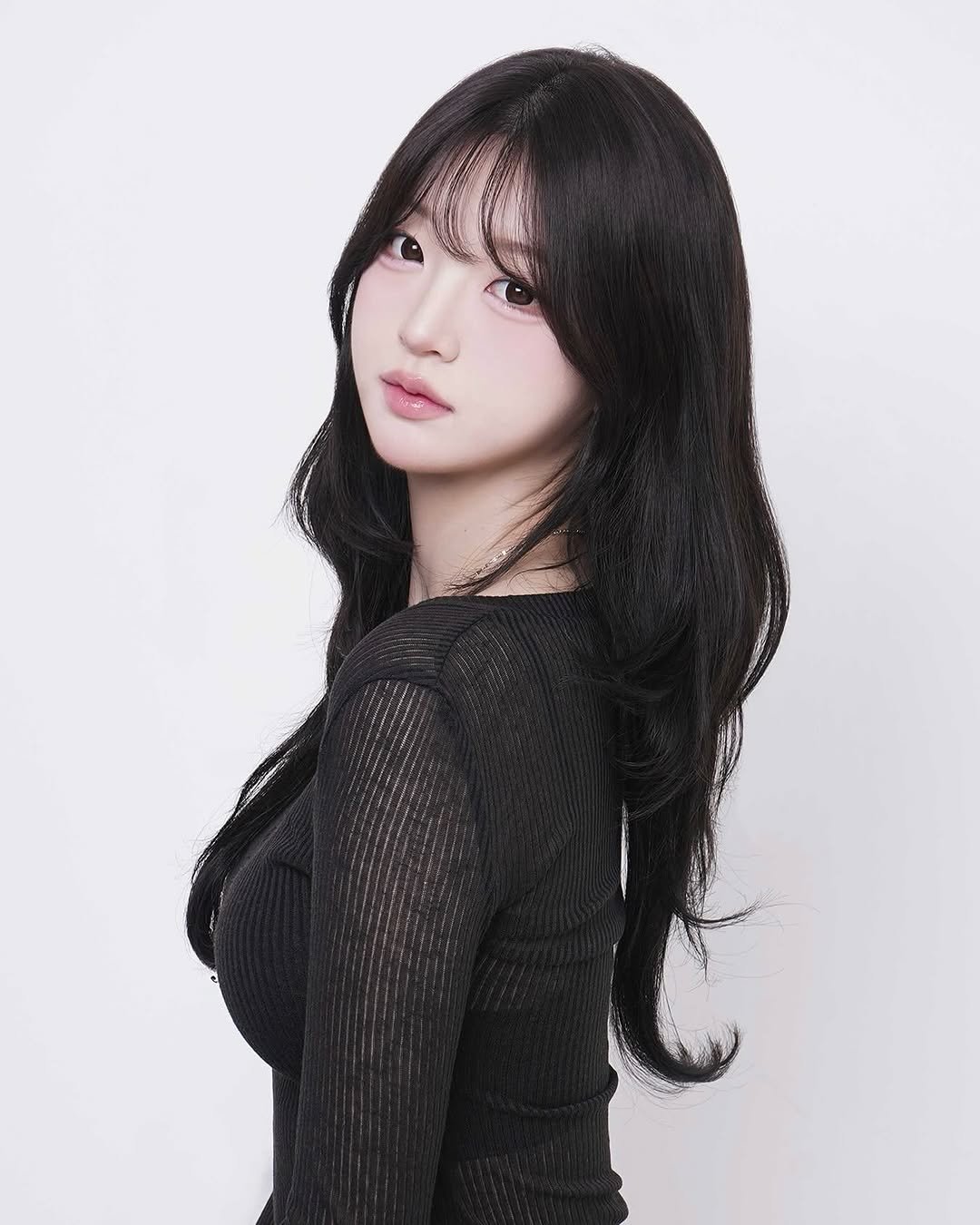 Photo shared by Fave on October 21, 2025 tagging @nayoni.o. May be an image of one or more people, hair, makeup and text.