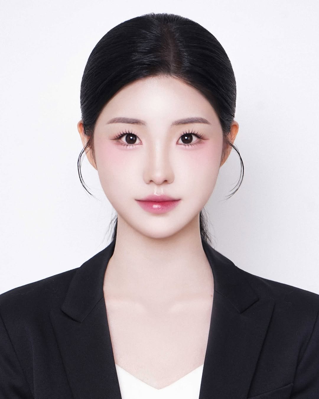 Photo shared by Fave on September 15, 2025 tagging @stelladioo, and @fave_studio. May be an image of 1 person, hair, makeup and text.