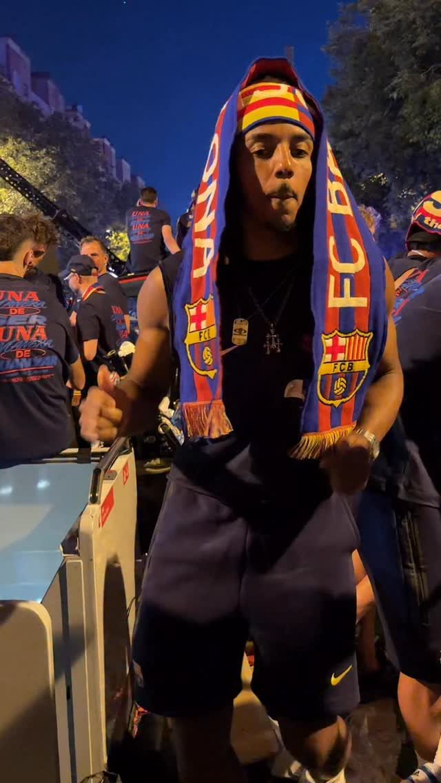 fcbarcelona 게시물 이미지: Salsa lessons? Completed by Kounde🕺
