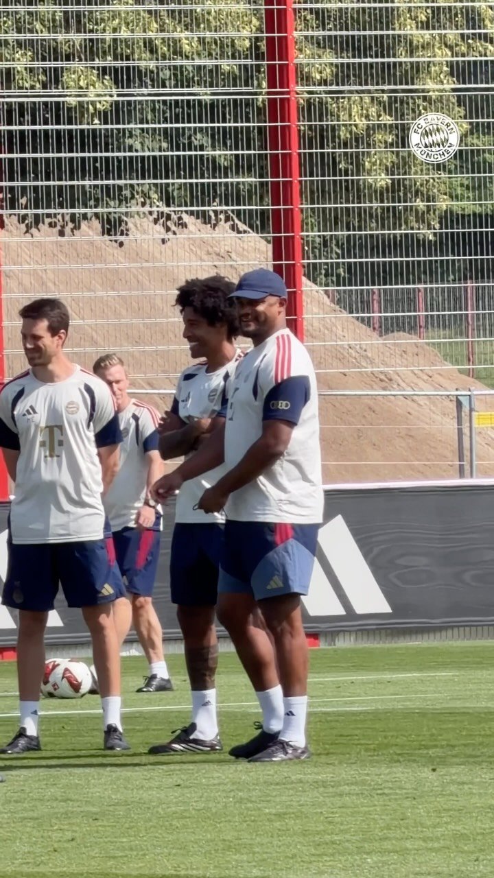 fcbayern 게시물 이미지: You love to see it! 🥰

Coach Kompany & Dante...