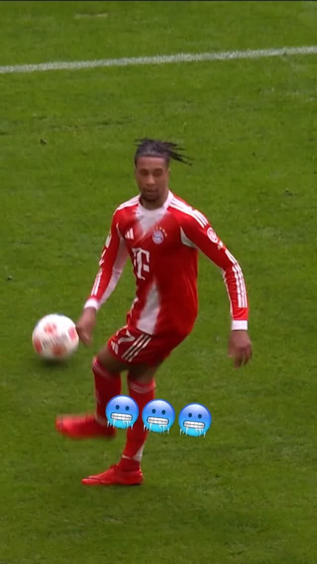 fcbayern 게시물 이미지: Defending in 𝒏𝒐𝒏𝒄𝒉𝒂𝒍𝒂𝒏𝒕 style 🥶 @m.olise
