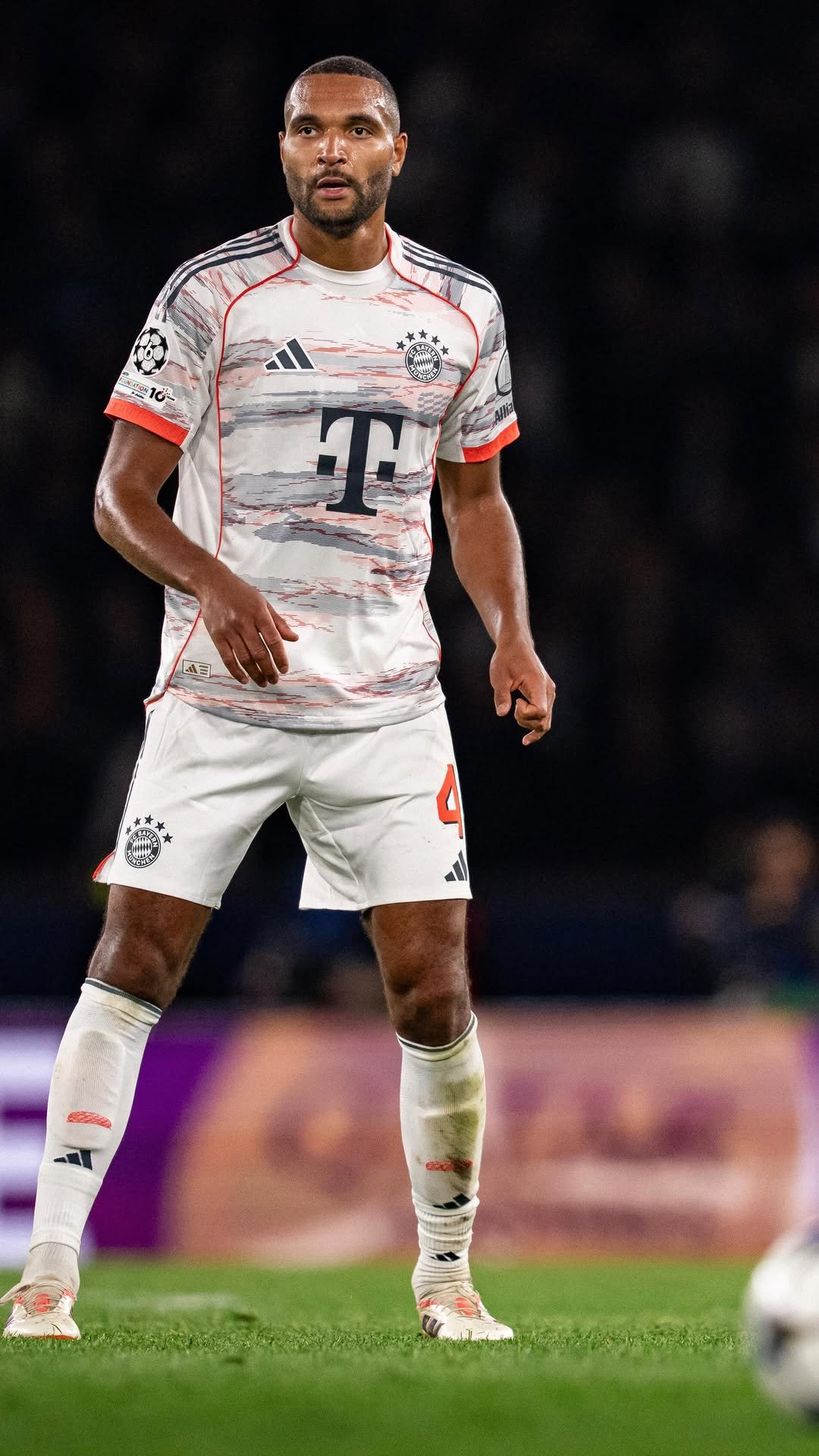 fcbayern 게시물 이미지: ⚔️ @jonathantah 𝐜𝐥𝐞𝐚𝐧𝐢𝐧𝐠 𝐮𝐩 𝐭𝐡𝐞 𝐡𝐨𝐮𝐬𝐞 𝐯𝐬. 𝐏𝐒𝐆 🔥