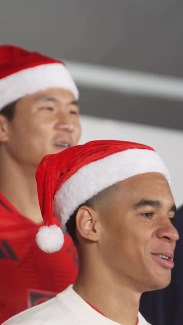 fcbayern 게시물 이미지: Throwback to this FC Bayern Jingle Bells Classic 🥰🎶