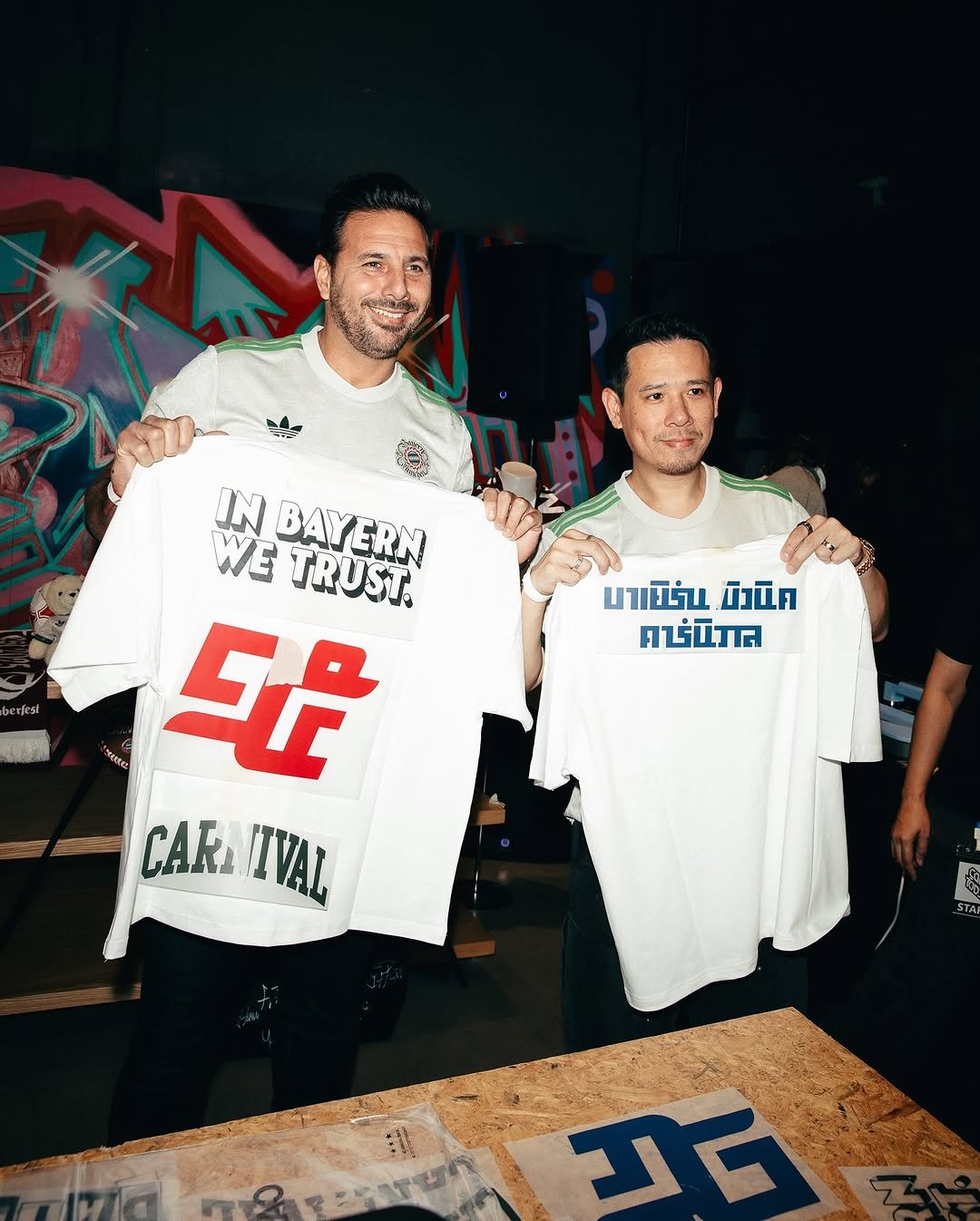 Photo shared by FC Bayern on November 06, 2025 tagging @claupiza14. May be an image of ‎basketball jersey, sportswear and ‎text that says '‎มาเงิง มาเนิดนบิวนิค บิวนิค คานิกาล IN WE INDAYERN BAYERN TRUST. من CAKI CARAIVAL IIVAL IE‎'‎‎.