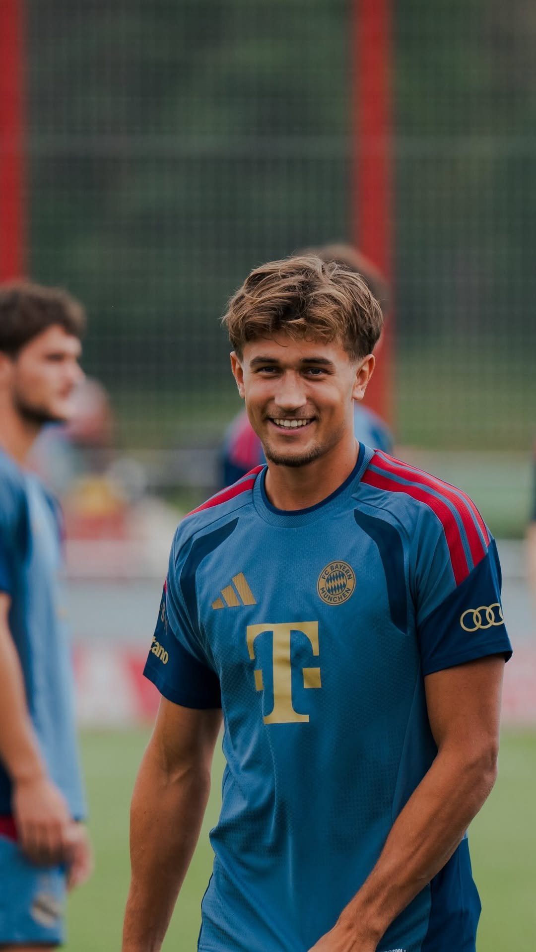 fcbayern 게시물 이미지: 𝑭𝒖𝒍𝒍𝒚 𝑪𝒉𝒂𝒓𝒈𝒆𝒅 🔋💪

Here we go again! 👊