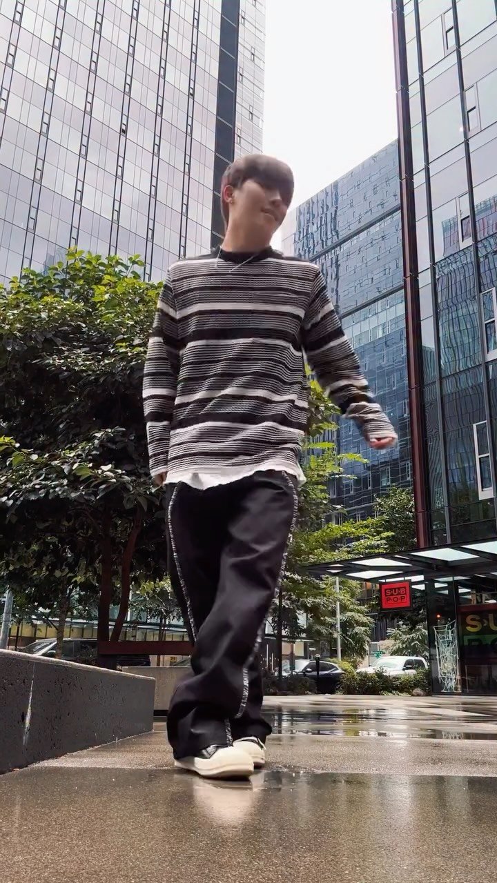 feat.dino 게시물 이미지: Dancing in the rain