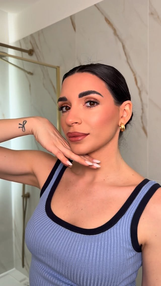 fede_rica_14 게시물 이미지: Simple makeup tutorial 💄
Details
Foundation...