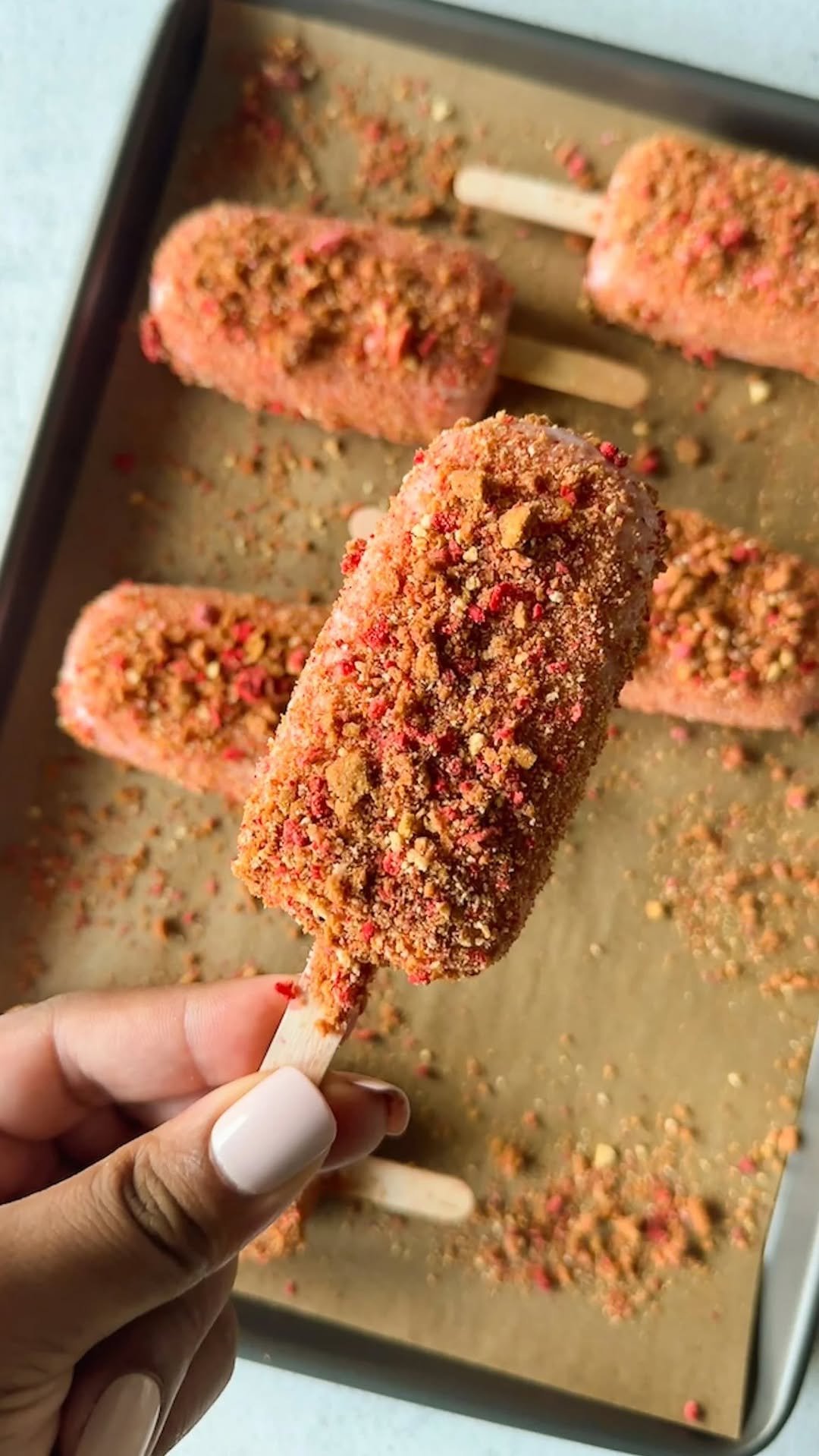 feedingtinybellies 게시물 이미지: Strawberry Shortcake Ice Cream Bars🍓
The...