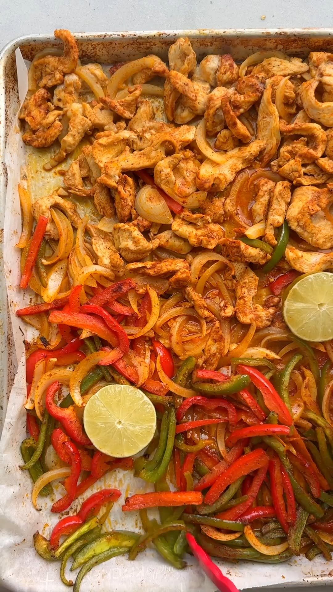 feelgoodfoodie 게시물 이미지: Sheet Pan Chicken Fajitas are a weeknight...