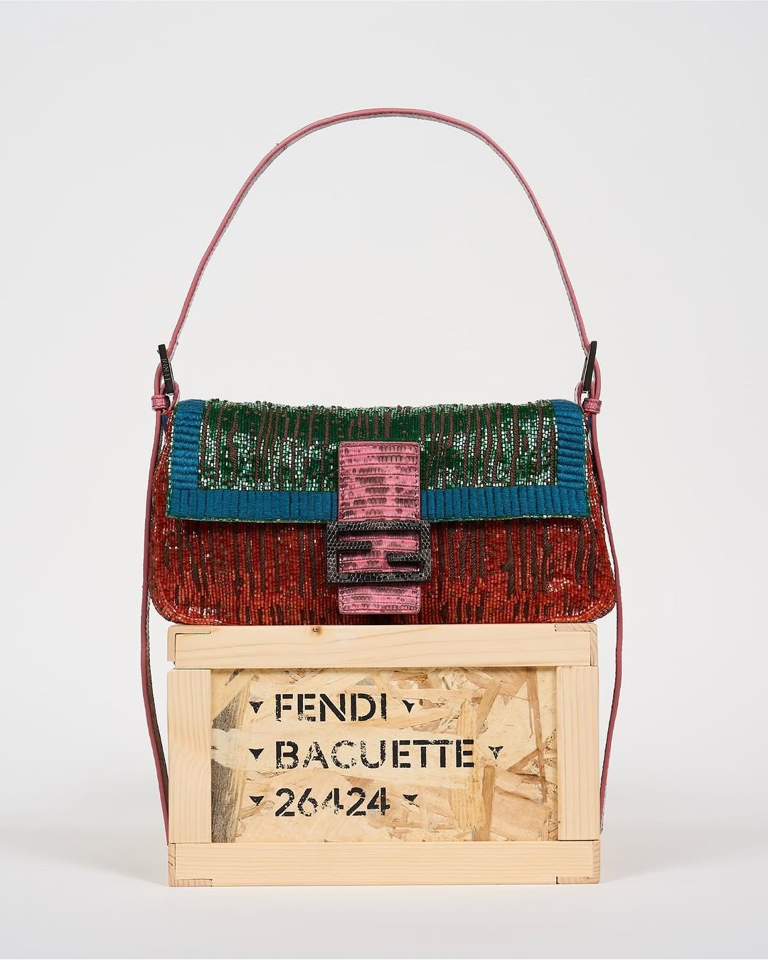 fendi 게시물 이미지: Myriad embroidery and beadwork techniques...