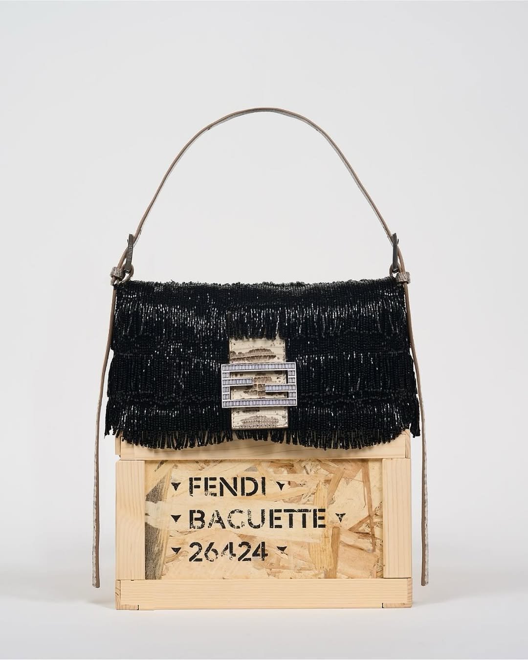 fendi 게시물 이미지: A Baguette® 26424 Re-Edition characterized by...