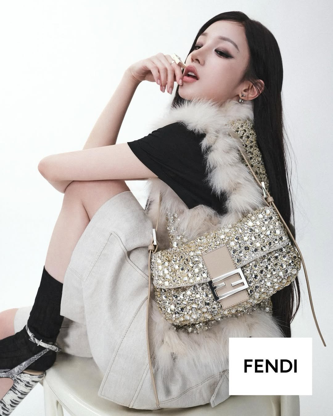 fendi 게시물 이미지: FENDI Ambassador Song Yuqi celebrates the new...