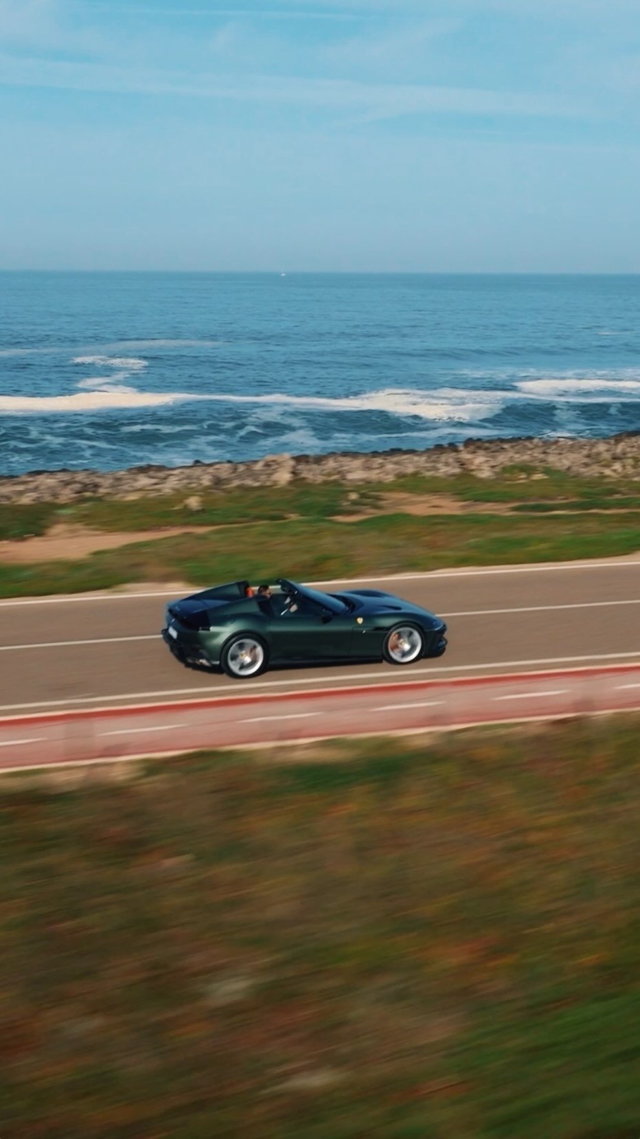 ferrari 게시물 이미지: Roof down, V12 up.

#Ferrari12CilindriSpider #Ferrari