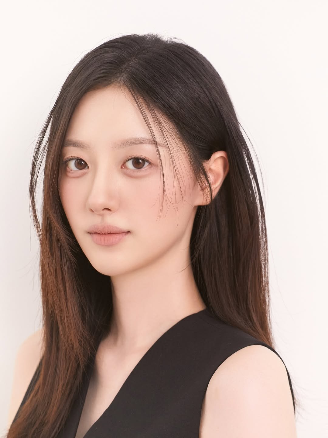 Photo shared by 프로필 사진 전문 | FF STUDIO on November 29, 2025 tagging @donkeyphoto, @yoojaewook__, and @ff__studio_. May be an image of one or more people, braids, makeup and text.