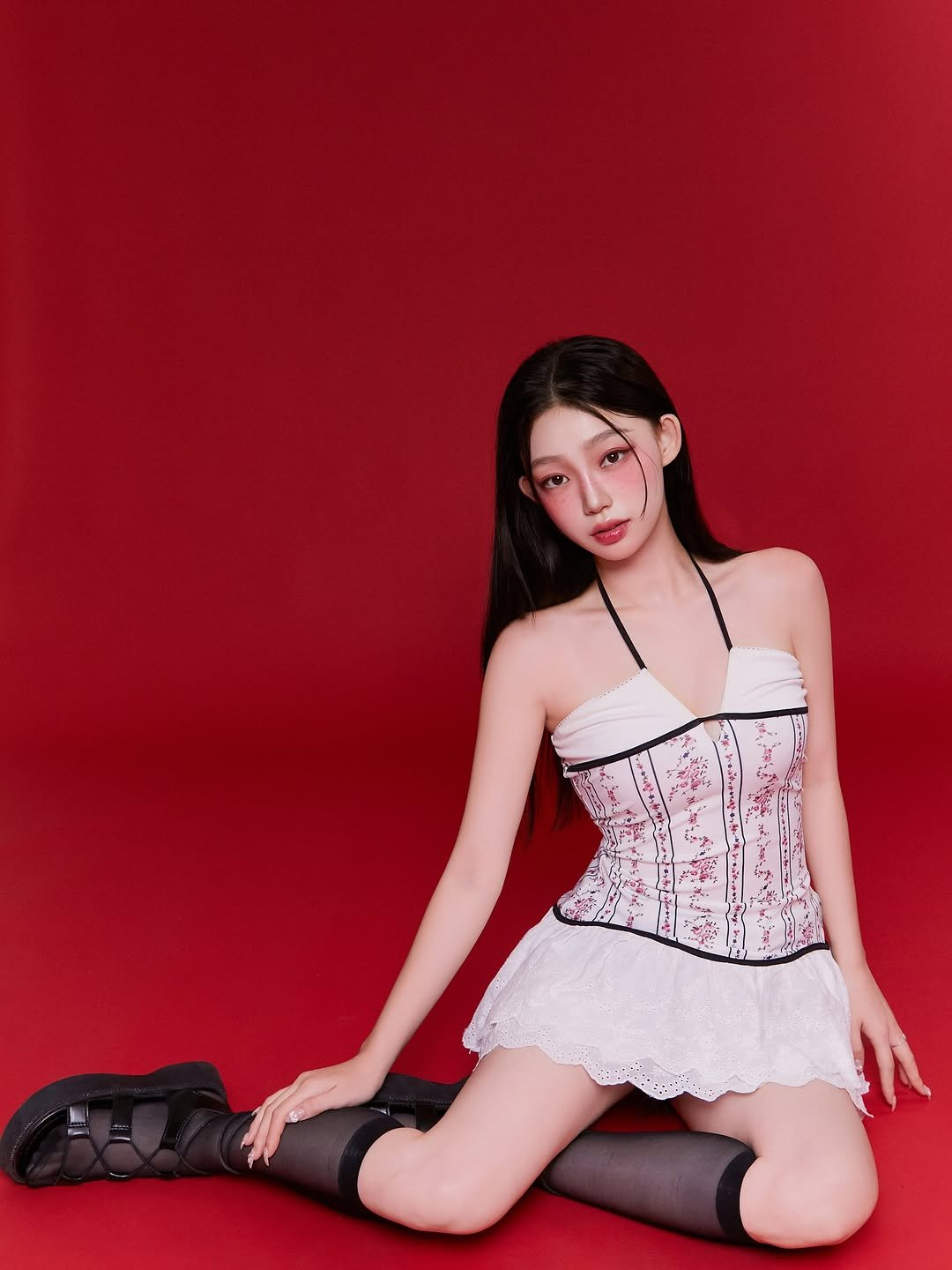 Photo shared by 프로필 사진 전문 | FF STUDIO on August 11, 2025 tagging @donkeyphoto, @yoojaewook__, and @ff__studio_. May be an image of 1 person, makeup, hair, dress, miniskirt and text.