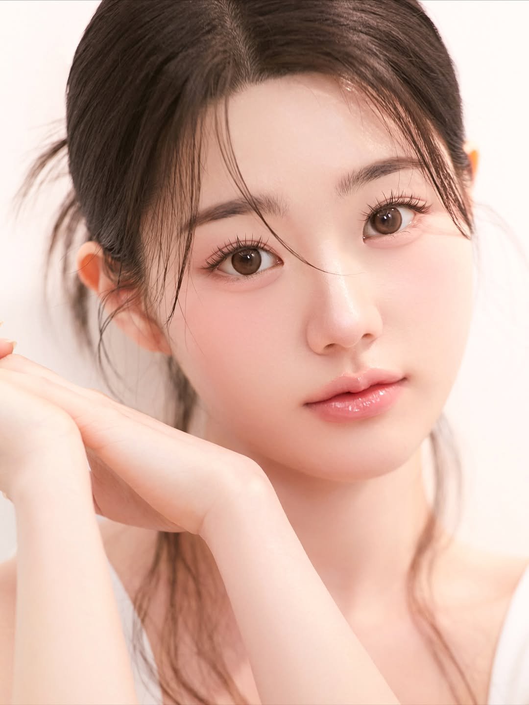 Photo shared by 프로필 사진 전문 | FF STUDIO on November 26, 2025 tagging @donkeyphoto, @yoojaewook__, and @ff__studio_. May be a closeup of one or more people, hair, makeup and text.