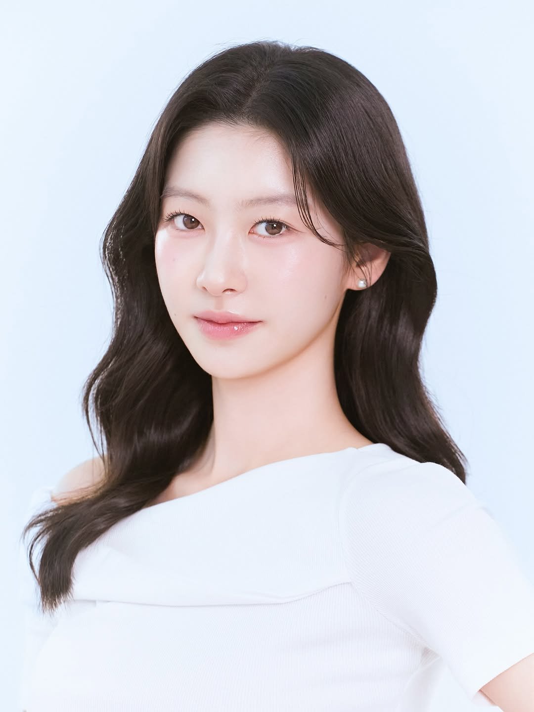 Photo shared by 프로필 사진 전문 | FF STUDIO on August 09, 2025 tagging @donkeyphoto, @yoojaewook__, and @ff__studio_. May be an image of 1 person, hair and text.