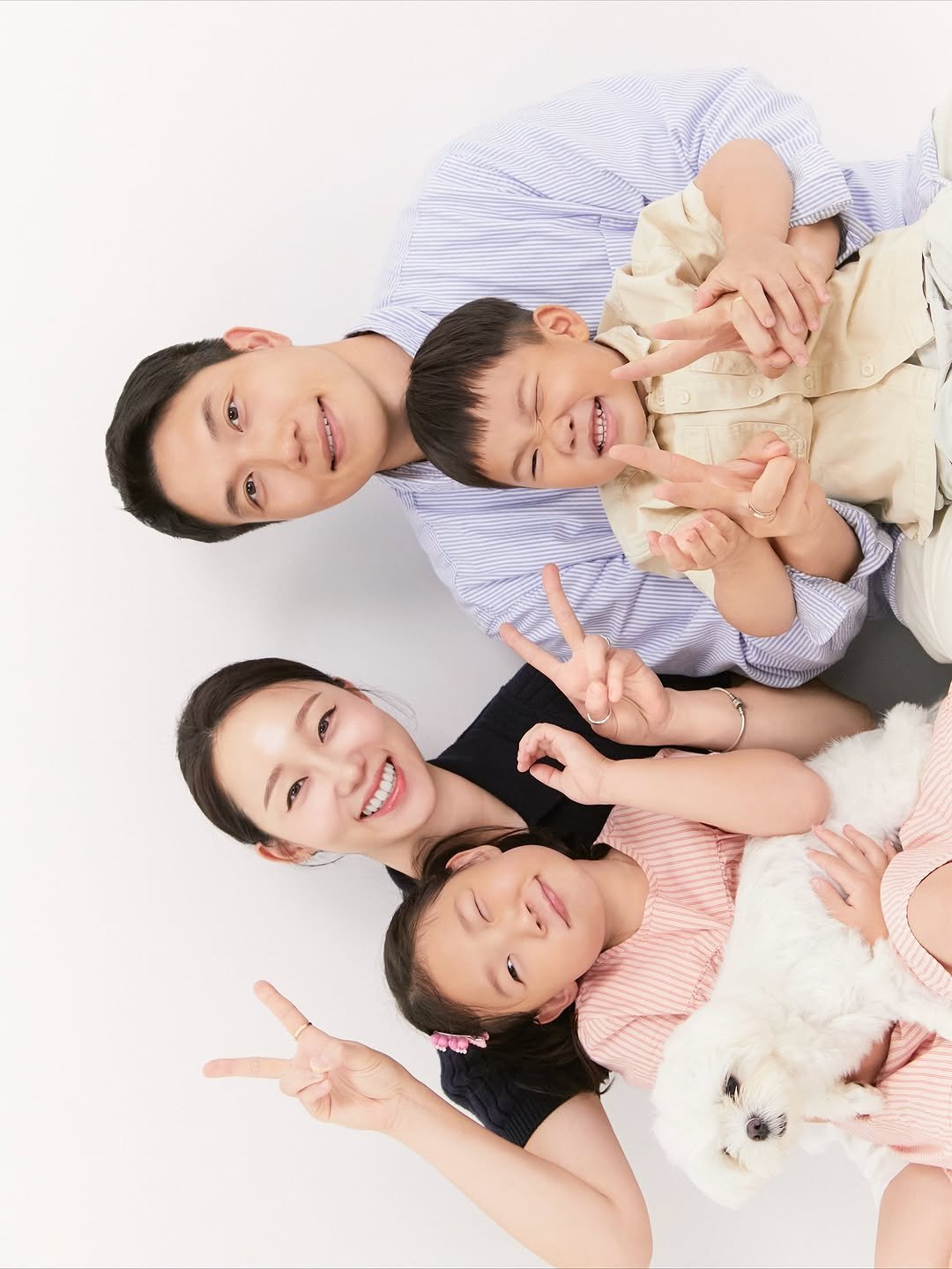 Photo shared by FF STUDIO 포토그래퍼 유재욱 on November 19, 2025 tagging @donkeyphoto, @yoojaewook__, and @ff__studio_. May be an image of baby and text.