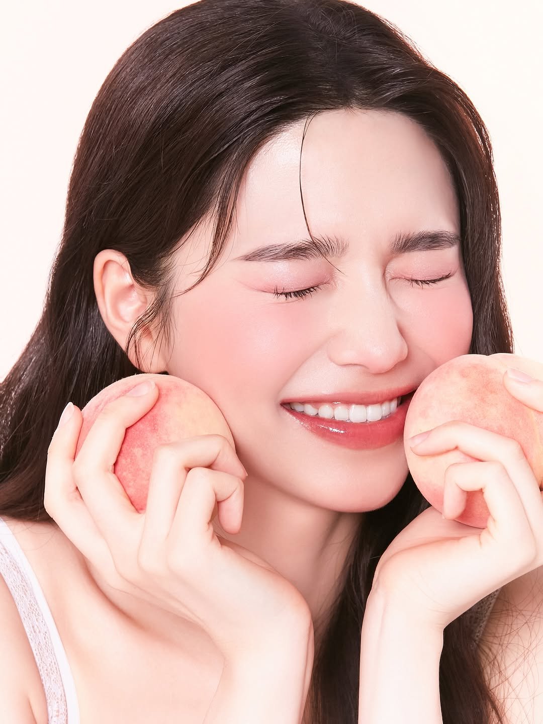 Photo shared by 프로필 사진 전문 | FF STUDIO on August 03, 2025 tagging @donkeyphoto, @yoojaewook__, and @ff__studio_. May be an image of 1 person, makeup and text.