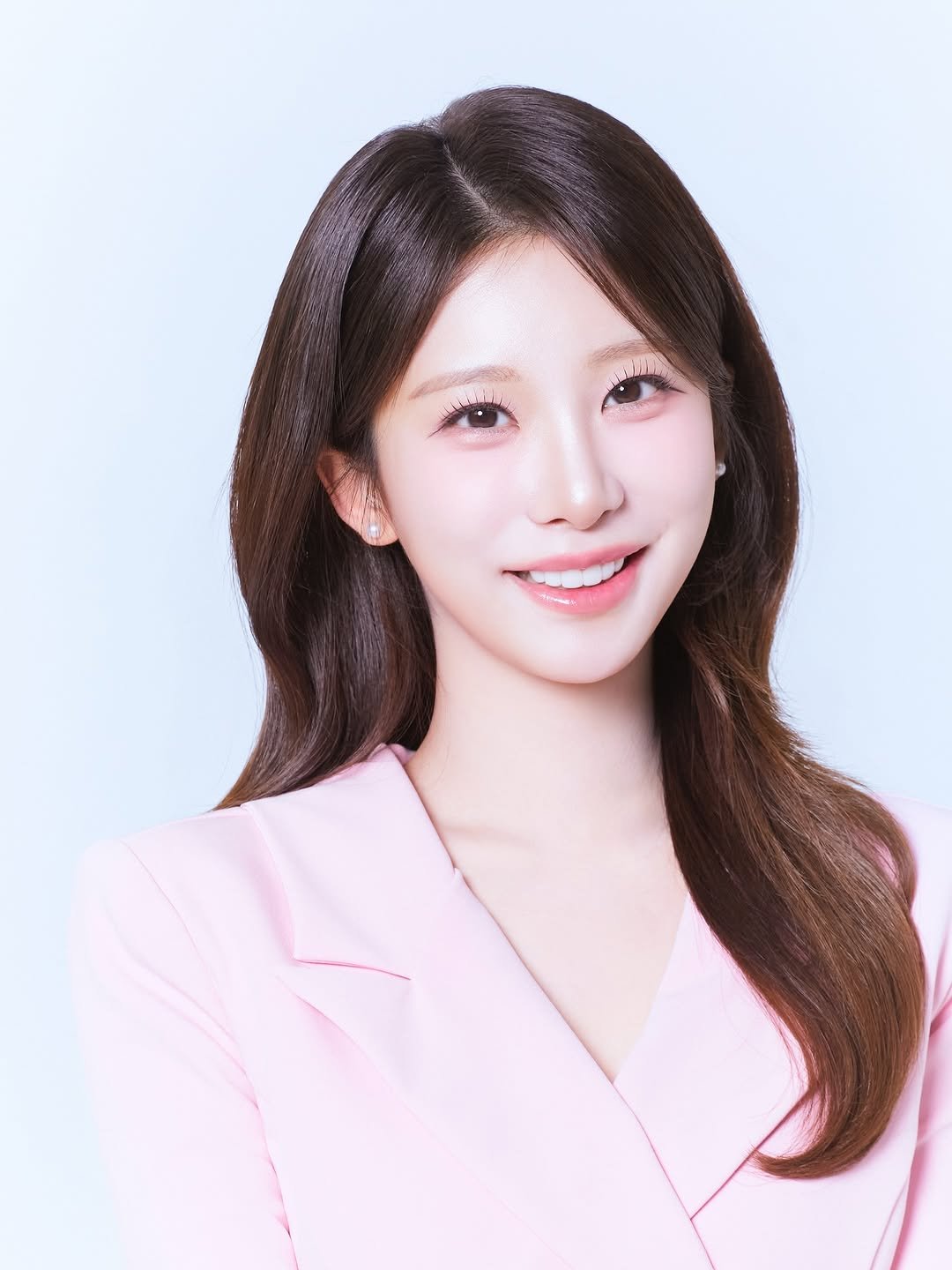 Photo shared by 프리미엄 프로필 사진 전문 | FF STUDIO on February 15, 2026 tagging @donkeyphoto, @yoojaewook__, and @ff__studio_. May be an image of one or more people, hair and text.