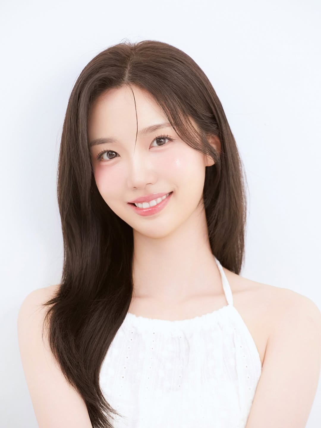 Photo shared by 프로필 사진 전문 | FF STUDIO on January 09, 2026 tagging @donkeyphoto, @yoojaewook__, and @ff__studio_. May be an image of one or more people, braids and text.