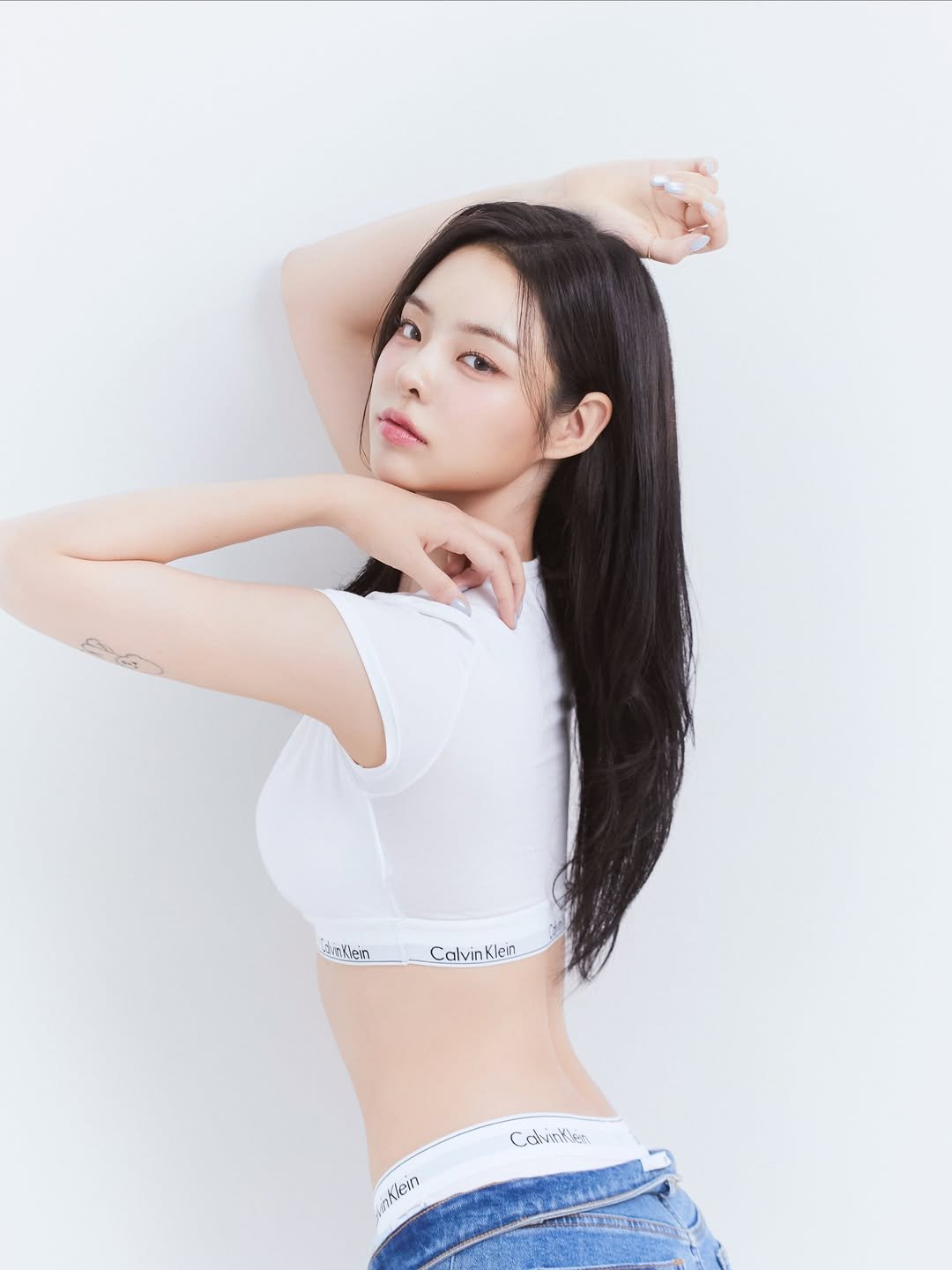 Photo shared by 프로필 사진 전문 | FF STUDIO on November 23, 2025 tagging @donkeyphoto, @yoojaewook__, @ff__studio_, and @hear.yours. May be an image of one or more people, hair, bra and text.