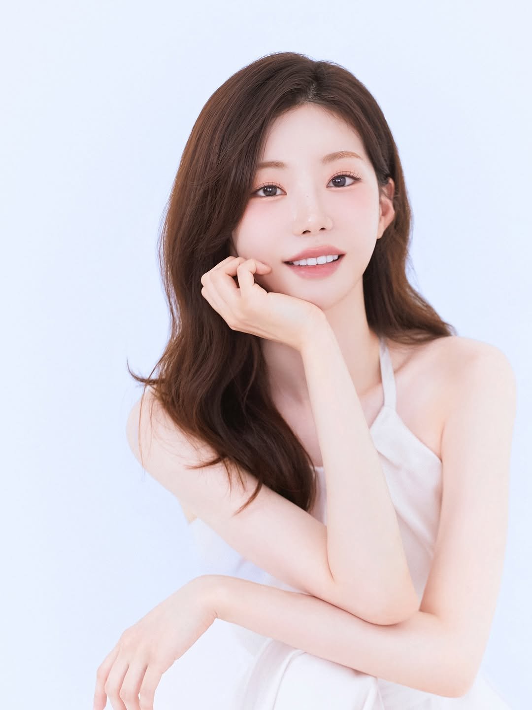 Photo shared by 프로필 사진 전문 | FF STUDIO on August 04, 2025 tagging @donkeyphoto, @yoojaewook__, and @ff__studio_. May be an image of 1 person, hair and text.