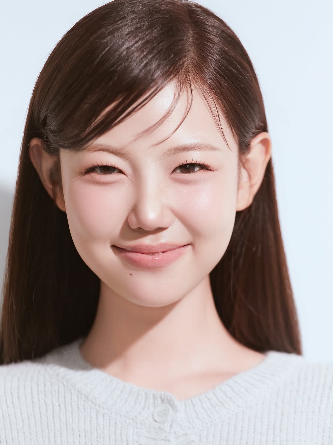 Photo shared by 프로필 사진 전문 | FF STUDIO on January 03, 2026 tagging @donkeyphoto, @yoojaewook__, and @ff__studio_. May be a closeup of one or more people, bangs, makeup and text.