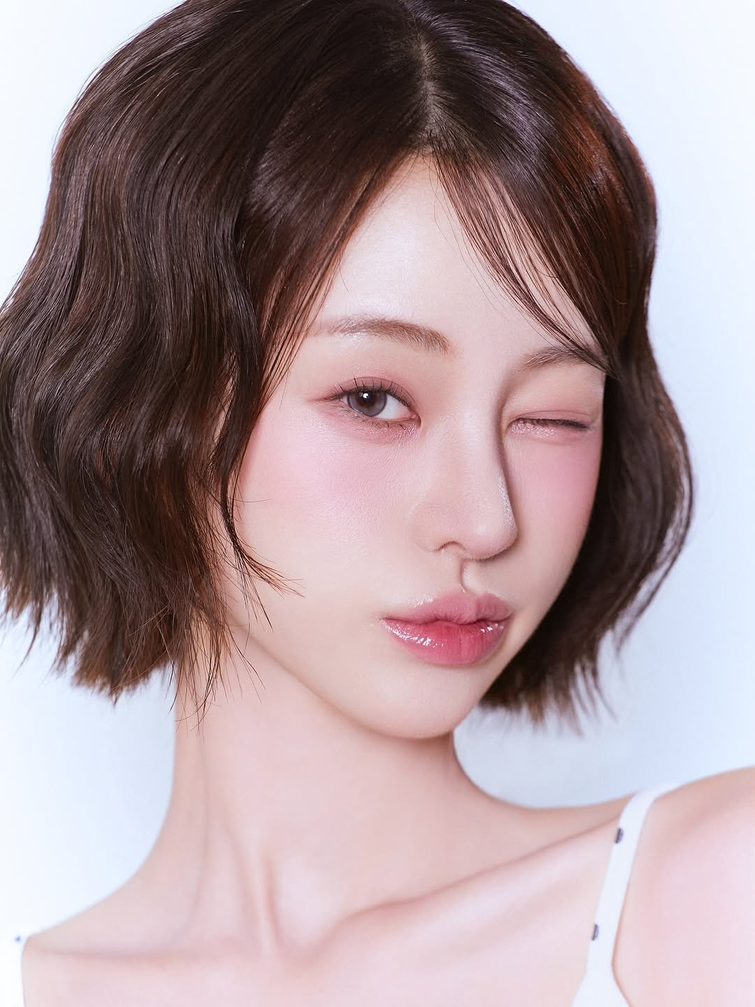 Photo shared by 프로필 사진 전문 | FF STUDIO on September 23, 2025 tagging @donkeyphoto, @yoojaewook__, and @ff__studio_. May be a closeup of one or more people, makeup, hair and text.