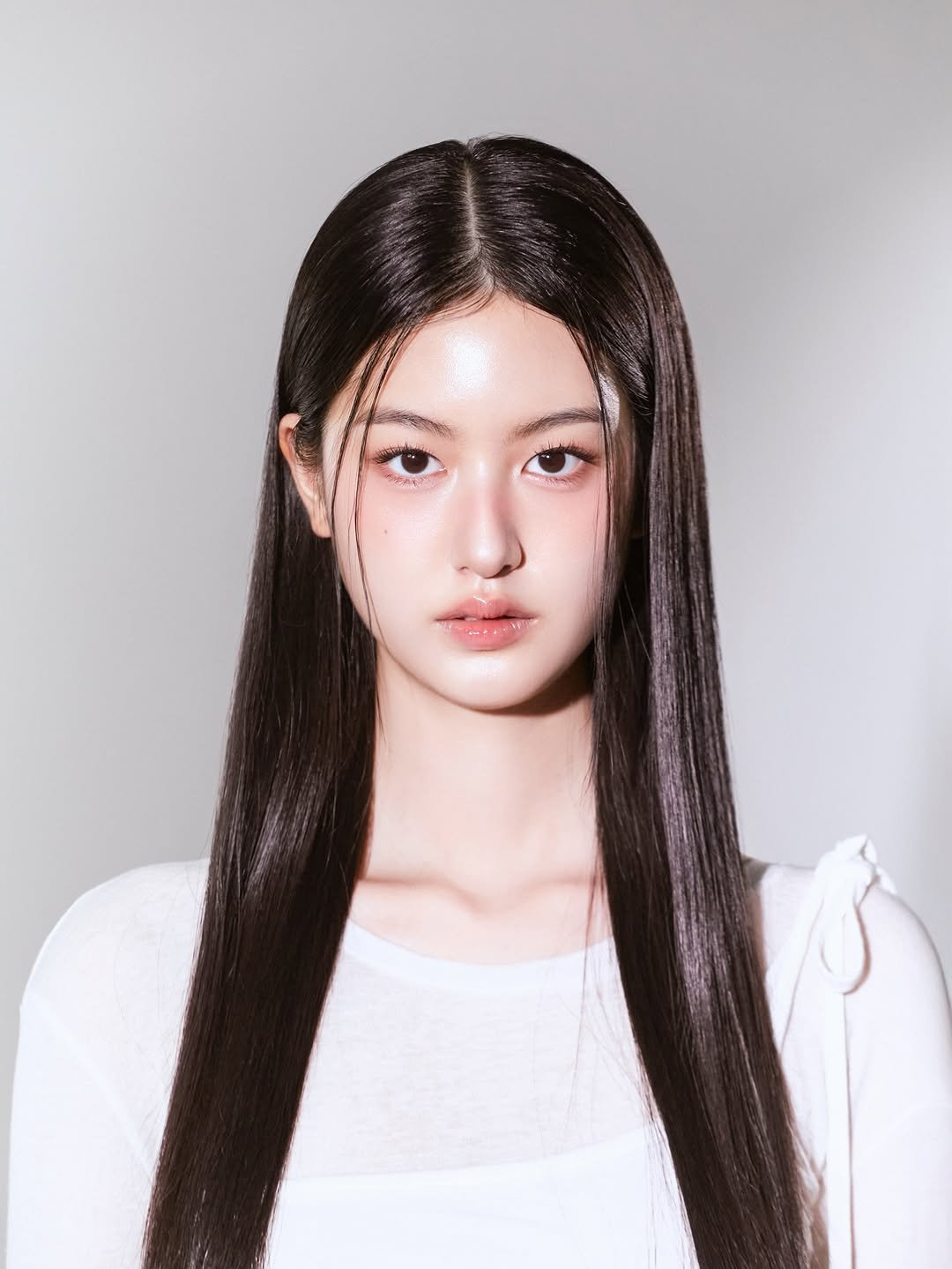 Photo shared by 프로필 사진 전문 | FF STUDIO on January 01, 2026 tagging @donkeyphoto, @yoojaewook__, and @ff__studio_. May be an image of one or more people, braids, long hair, makeup and text.