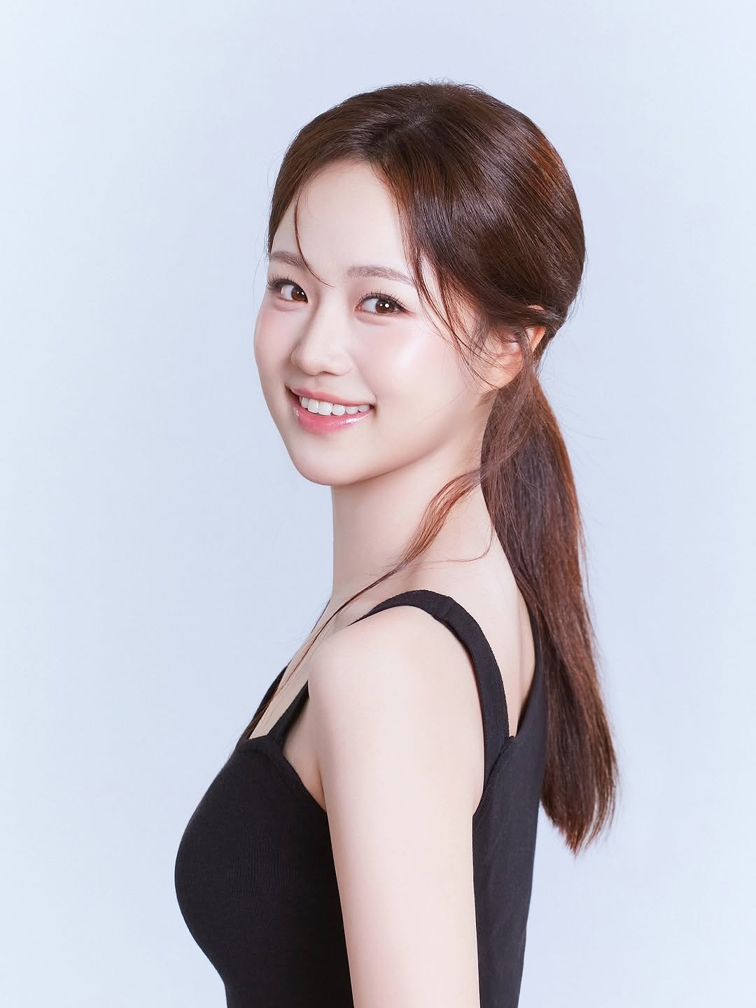 Photo by 프로필 사진 전문 | FF STUDIO in Seoul, Korea with @donkeyphoto, @yoojaewook__, and @ff__studio_. May be an image of one or more people, braids and text.