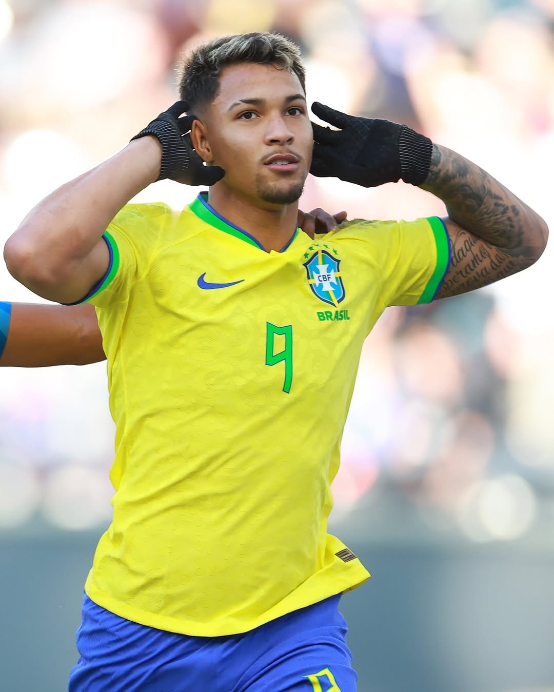 Photo shared by FIFA World Cup on September 23, 2025 tagging @fifaclubworldcup. May be an image of 1 person, playing soccer, playing football and text that says 'CBF 9 BR BRASIL BR'.