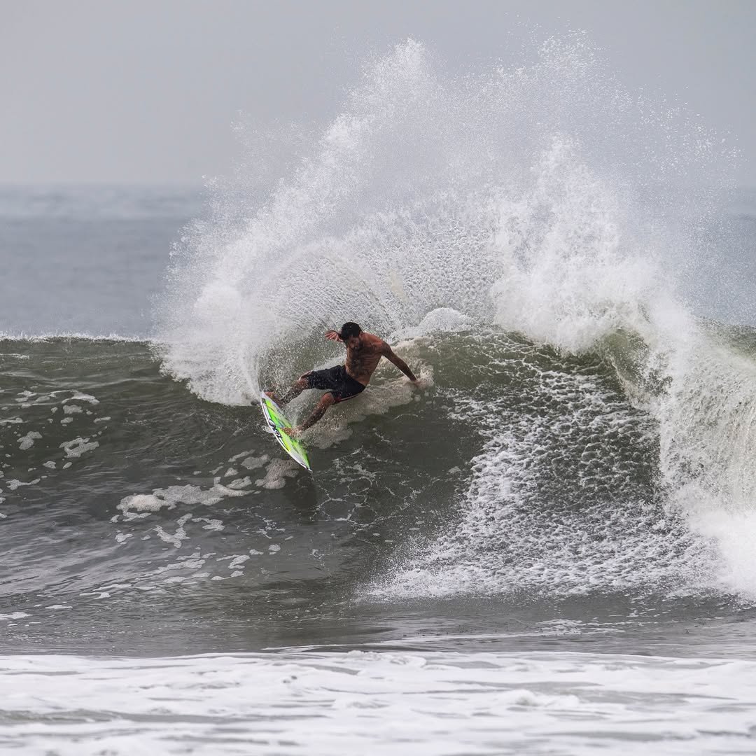 filipetoledo 게시물 이미지: 1,2 ou 3 ? 🌀🛸 @oakley @oakleysurfing 

📷 @badboyryry_