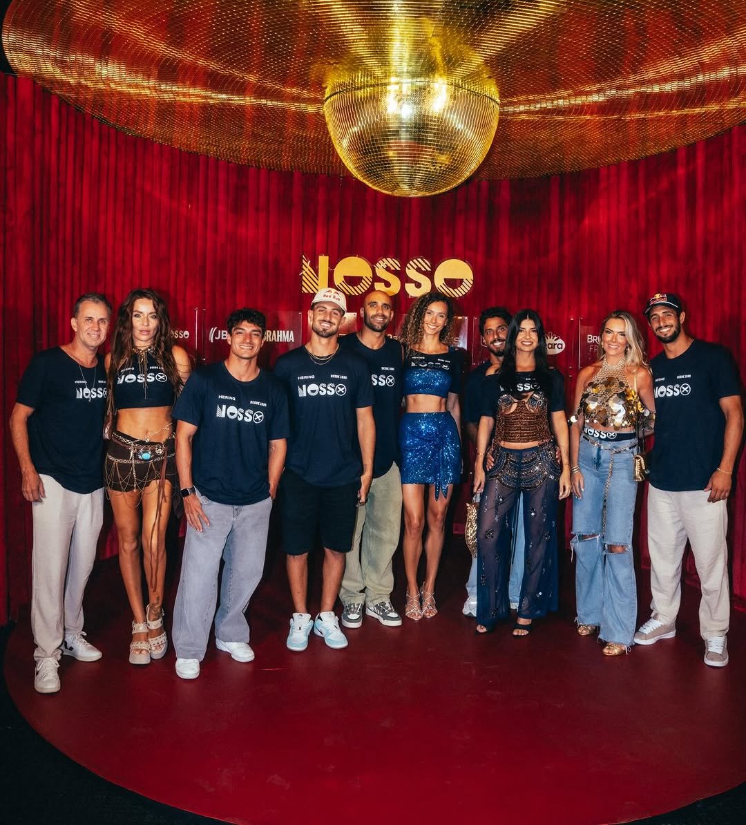 Photo by Lucas Chianca "Chumbo" in NossoCamarote with @filipetoledo, @yasmindiasn, @yuri_aguiar, @joaochumbinho, @monisealves, @naimaguimaraes, @willyamsantana, and @gustavoamartins00. May be an image of one or more people, top and text that says 'sse (JB JB JOSS RAHMA JOSSO SO NOSSS mu NOSSO 5S8 MOSSO AKa Oss® ESSH'.