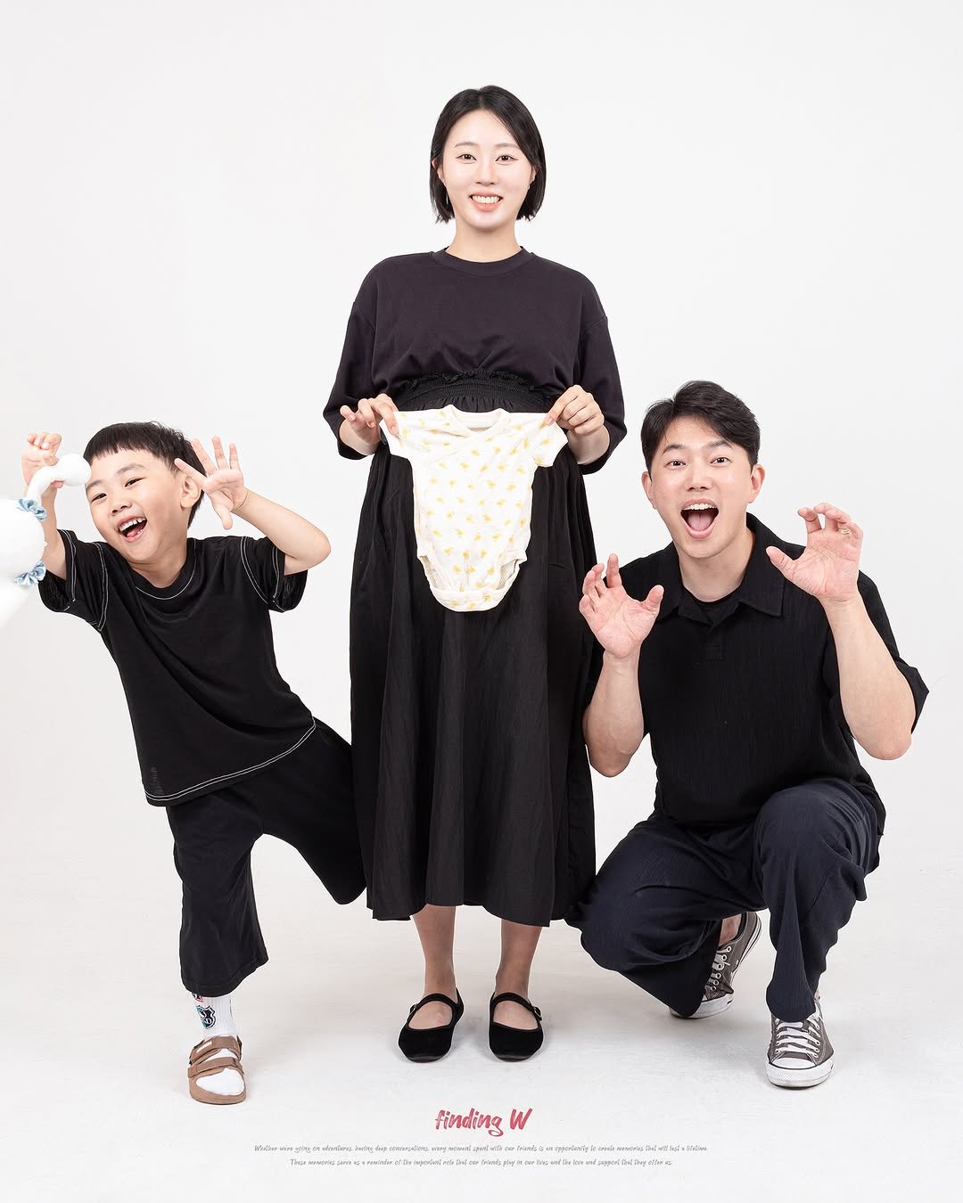 Photo shared by 파인딩더블유 / 문래 셀프사진관 on July 13, 2025 tagging @frameground, @finding___w, and @recordtype.