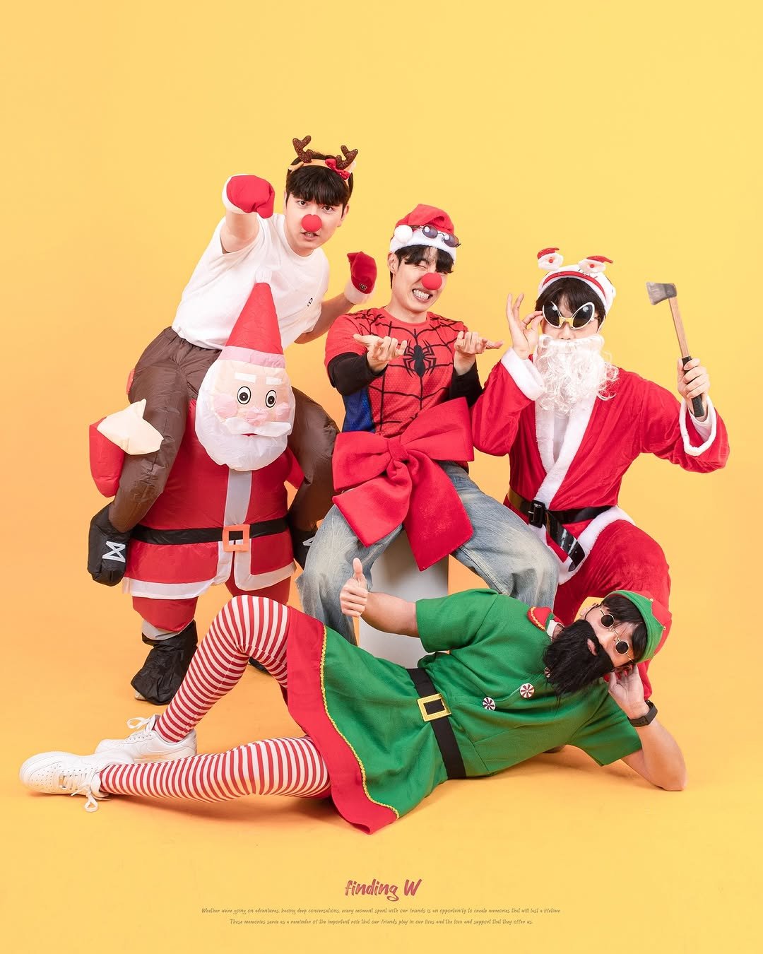 Photo shared by 파인딩더블유 / 문래 셀프사진관 on December 24, 2024 tagging @frameground, @finding___w, and @recordtype.