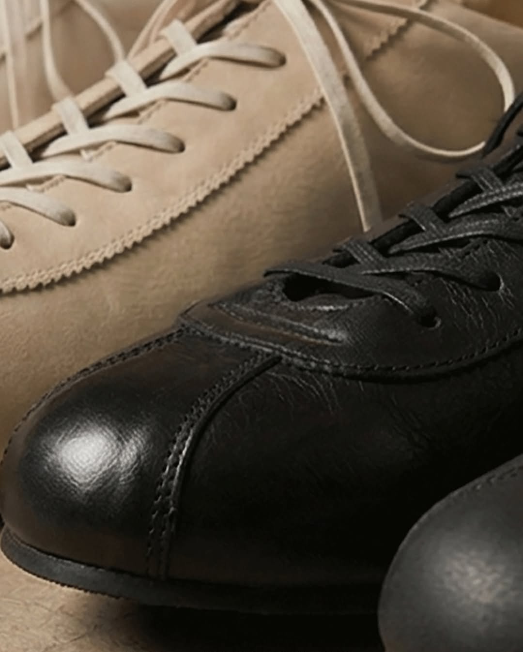 Photo by ️️️피렌체아뜨리에 on April 26, 2026. May be an image of wingtip shoes, leather, toecap shoes, boots and text.