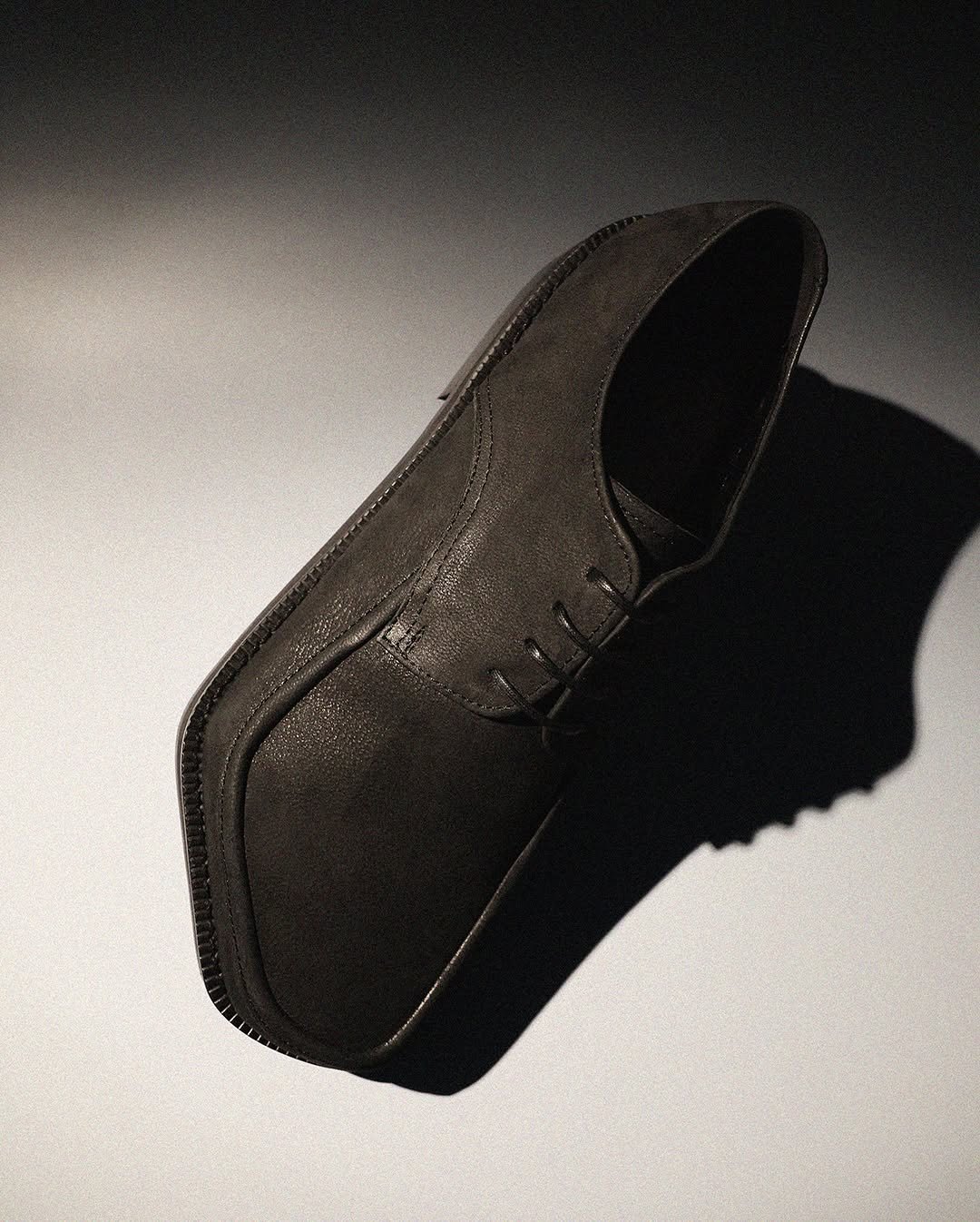 Photo by ️️️피렌체아뜨리에 on October 12, 2025. May be an image of wingtip shoes and toecap shoes.