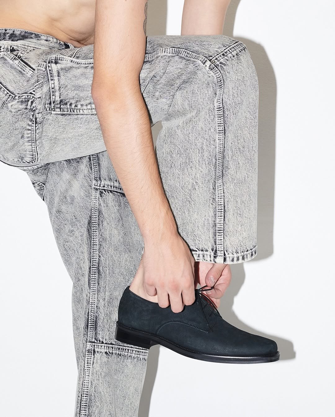 Photo by ️️️피렌체아뜨리에 on September 23, 2025. May be an image of 1 person, wingtip shoes, boots and text.