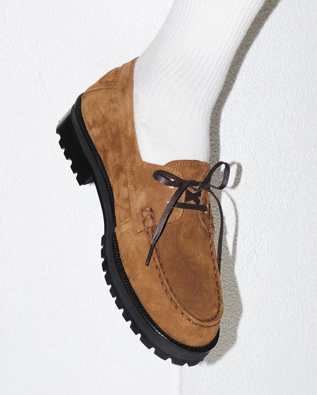 Photo by ️️️피렌체아뜨리에 on September 21, 2025. May be an image of wingtip shoes, loafer, boots and text.