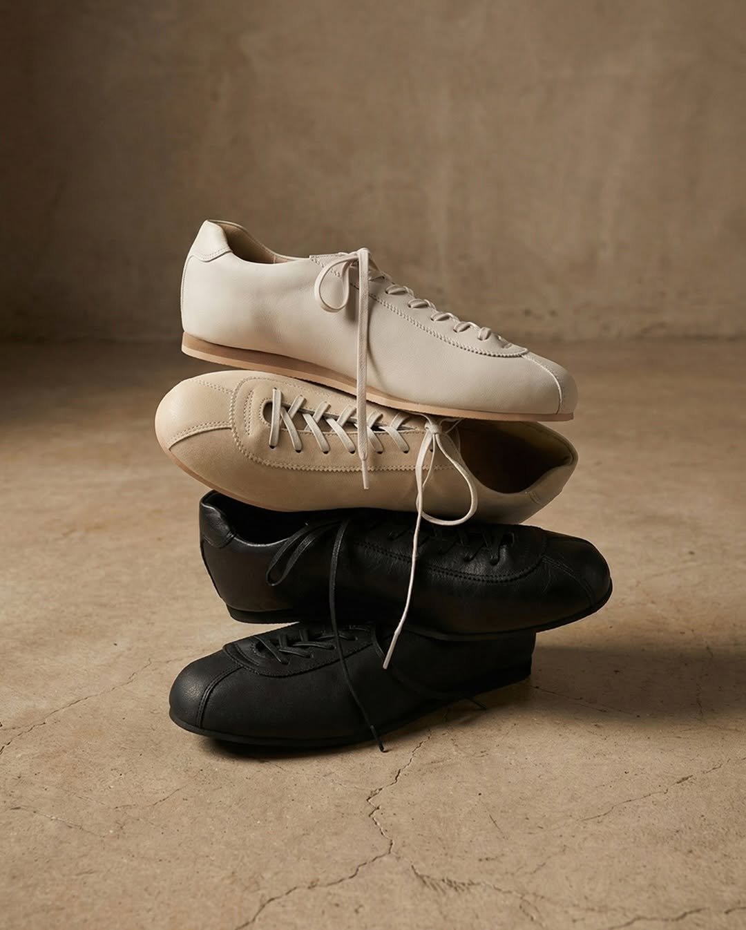 Photo by ️️️피렌체아뜨리에 on April 19, 2026. May be an image of wingtip shoes, toecap shoes and text.