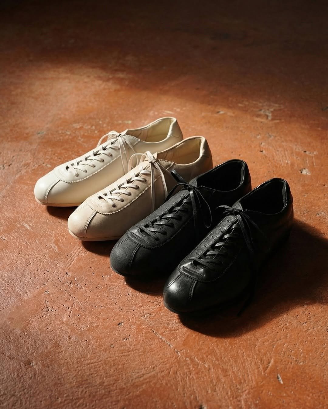 Photo by ️️️피렌체아뜨리에 on April 22, 2026. May be an image of cleats, wingtip shoes, sports equipment, boots, toecap shoes and text.